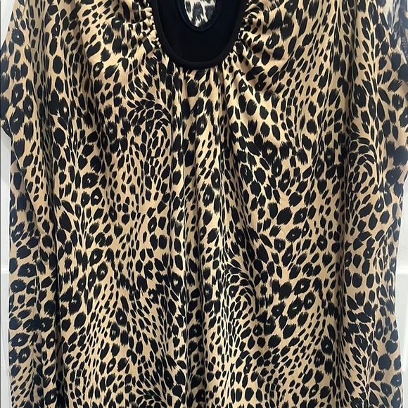 ROAR with Style! Susan Lawrence Woman 1X Leopard Print Keyhole Top - Picture 4 of 9